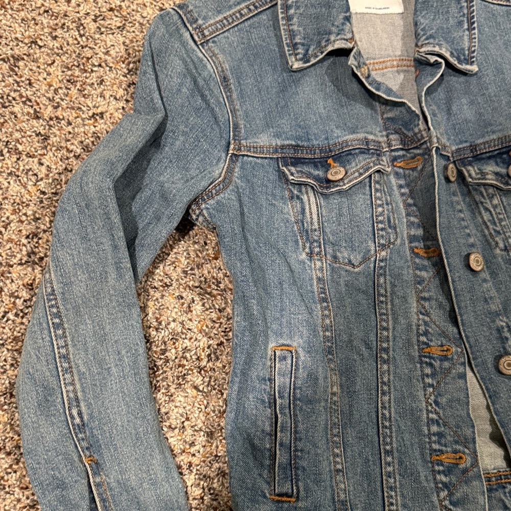 Old Navy Medium Blue Denim Trucker Jacket - Picture 5 of 6